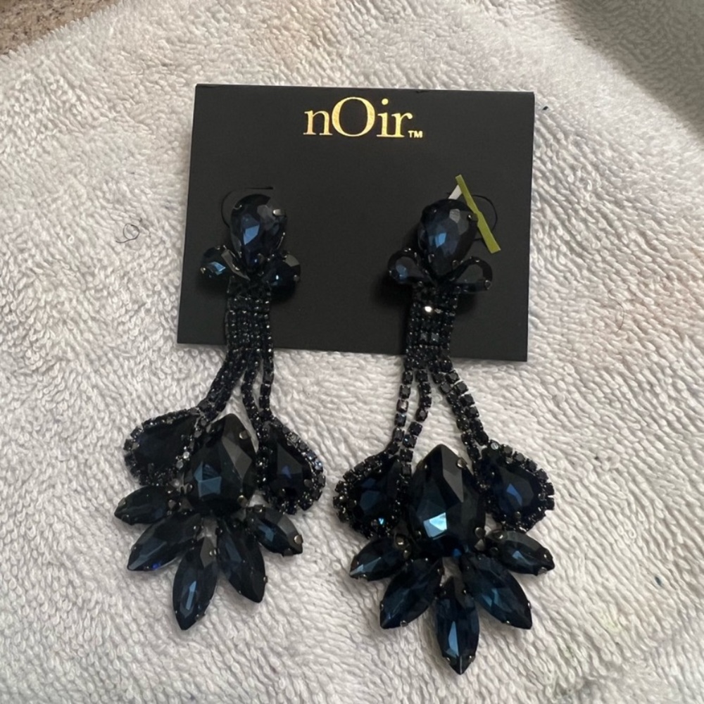 Beautiful earrings - Picture 2 of 3